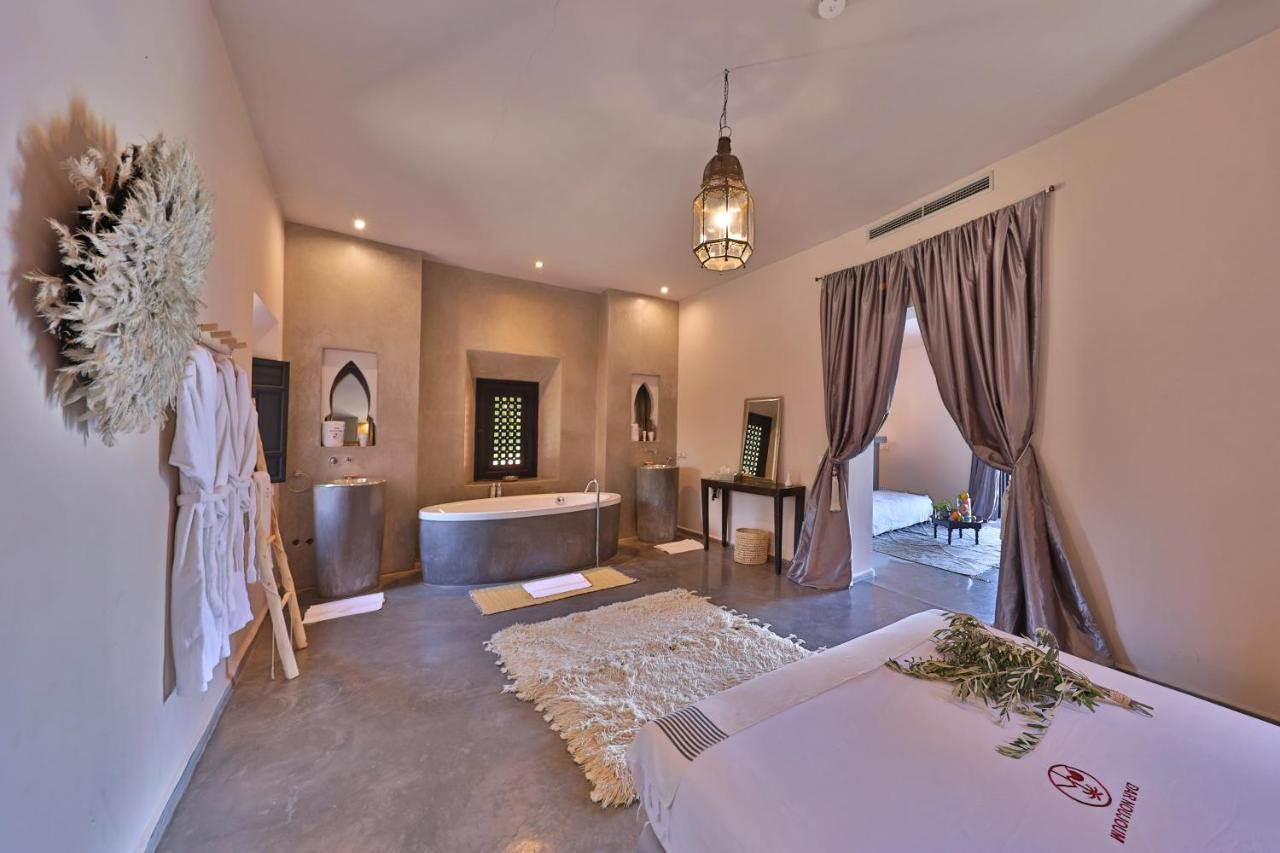 Dar Noujoum Hotell Ait Bou Zguia Exteriör bild