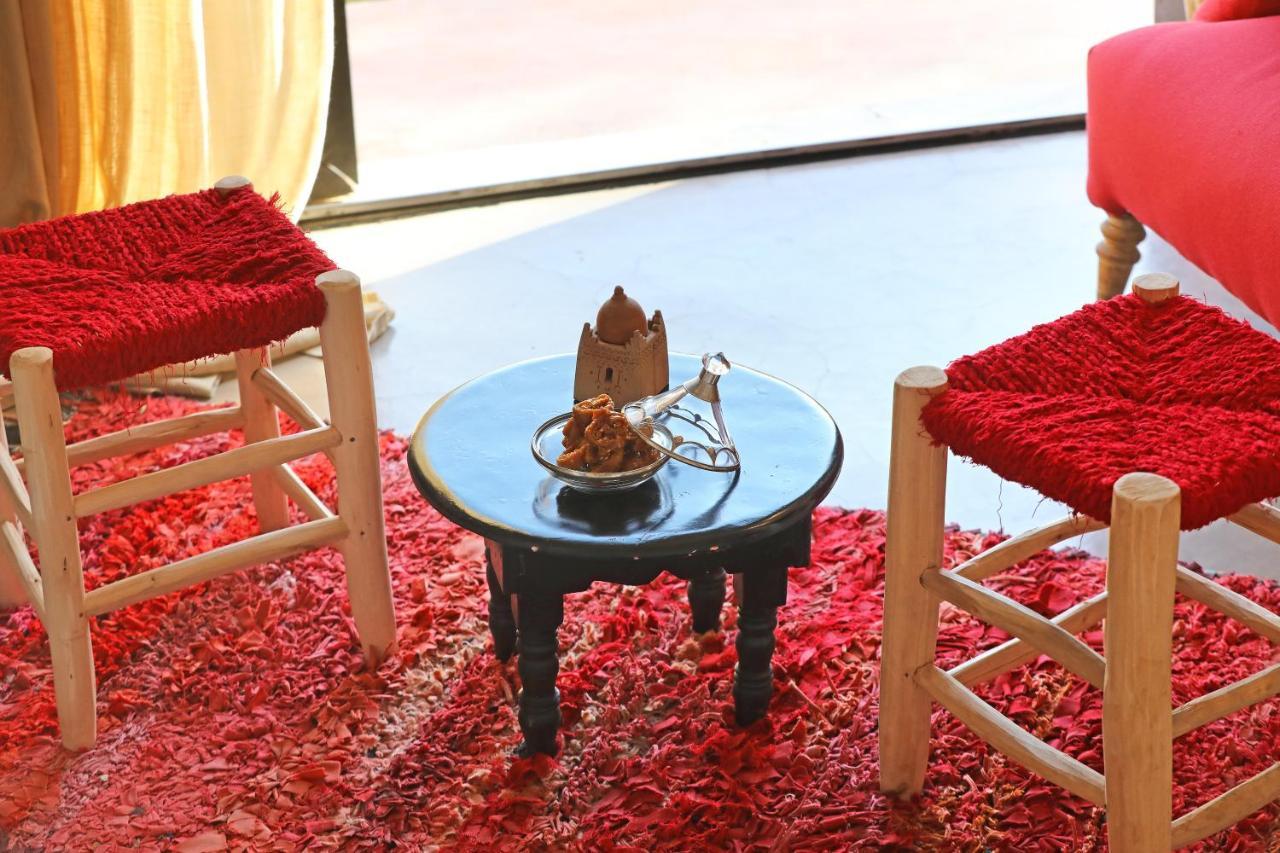 Dar Noujoum Hotell Ait Bou Zguia Exteriör bild